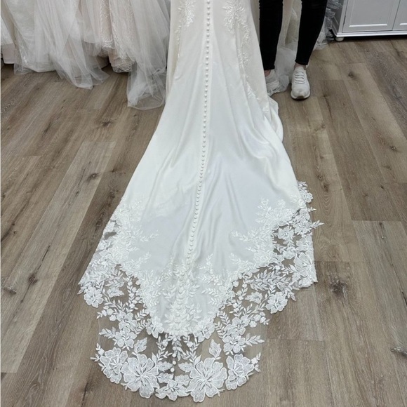 Essence of Australia Wedding Dress Size 10 - Bust: 34 Waist: 29 Hip: 38 - Picture 6 of 8